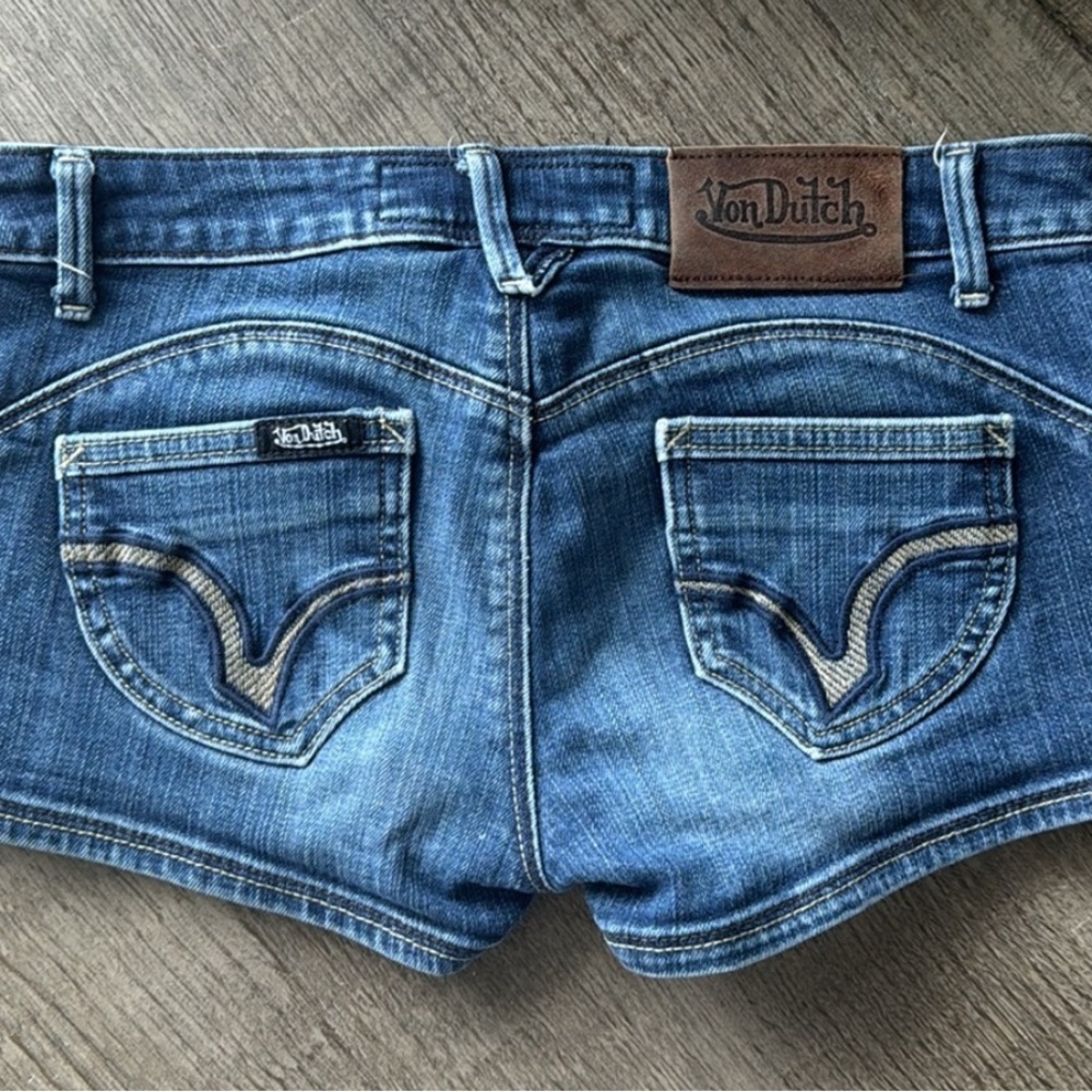 Von Dutch Vintage Shorts. Size 25.🦋